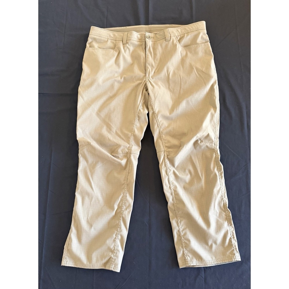 Under Armour Men's Loose Fit Athletic Sports Golf Pants Tan Size 42x30 Gorpcore